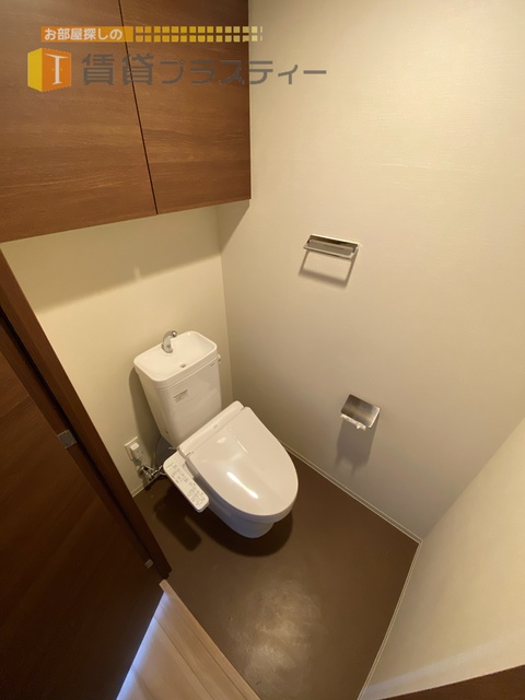 トイレ　温水洗浄便座付き。