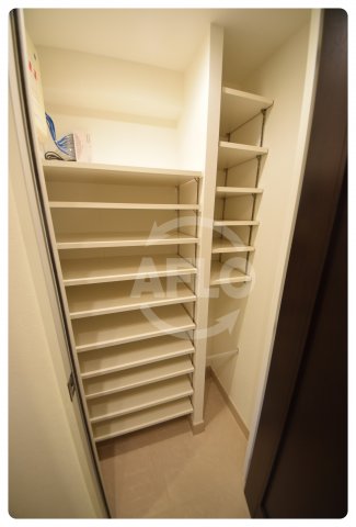 収納　カスタリア上町台　シューズクローク