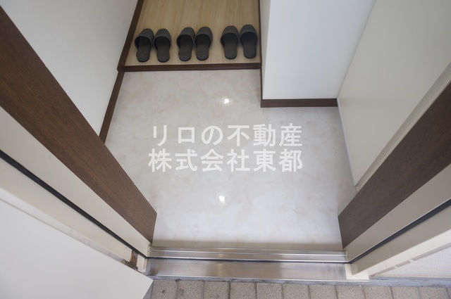 玄関　コンパクトな玄関でお掃除もラクラクです♪