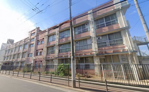 中学校　三稜中学校（中学校）まで683m