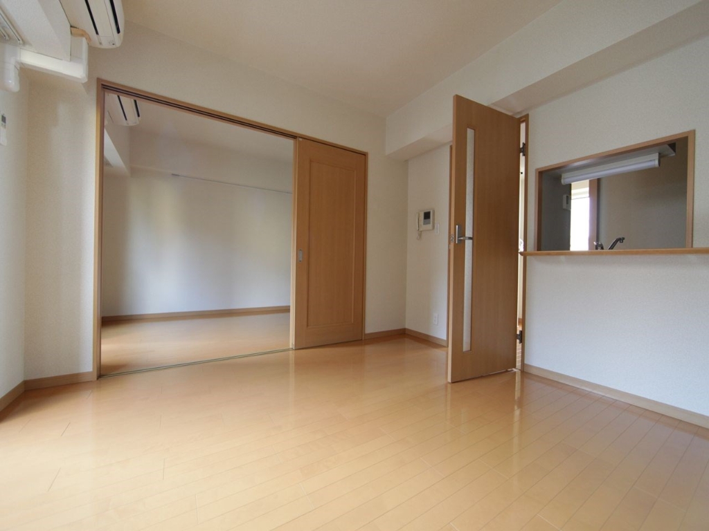 居室・リビング　ＬＤＫ10.2帖　洋室5.8帖　つなげても使えます