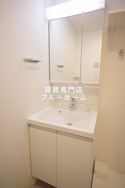 洗面設備　洗面所も収納豊富！