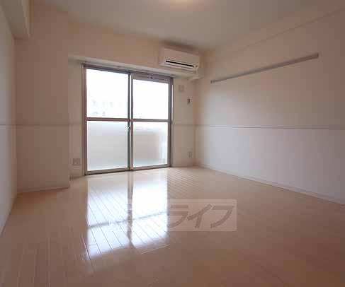 居室・リビング　広々とした部屋です。