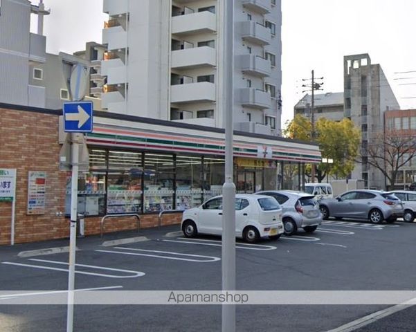 コンビニ　セブンイレブン（コンビニ）まで332m