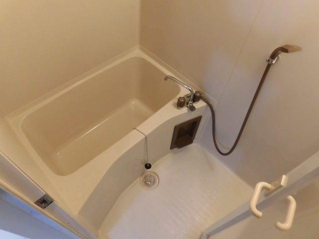 バス・シャワールーム　ゆったり入れるバスですね
