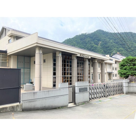 中学校　長野市立西部中学校（中学校）まで679m