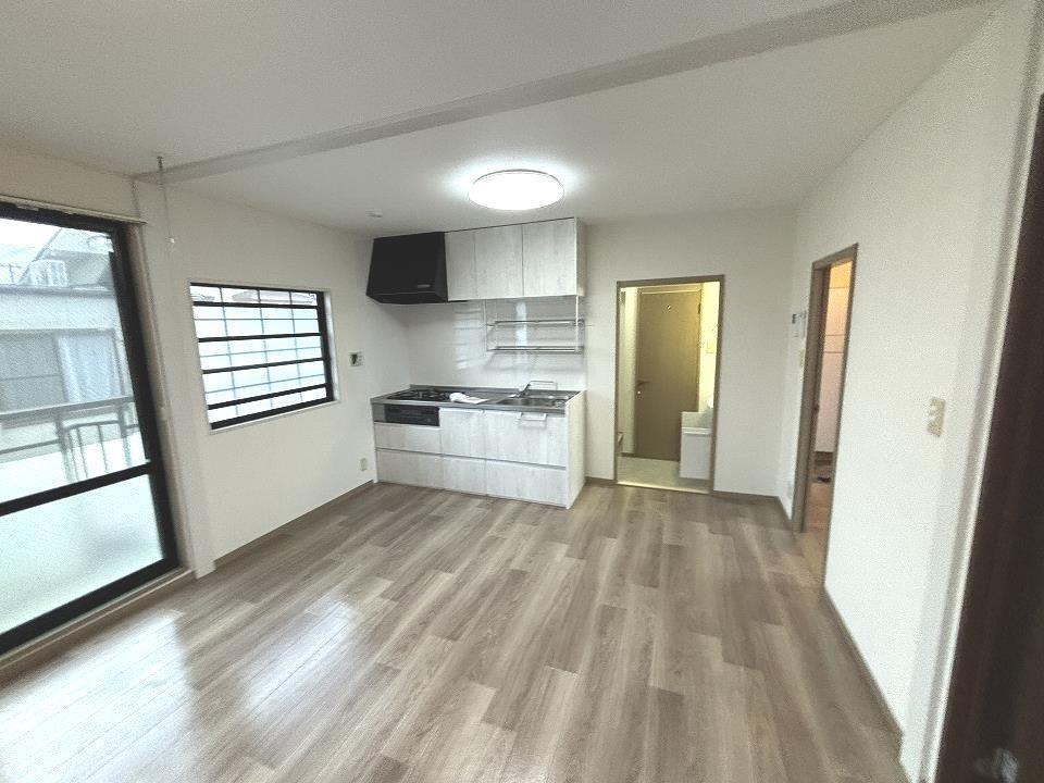 居室・リビング　※写真は反転タイプのお部屋です。