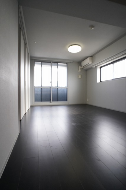 居室・リビング　内観1