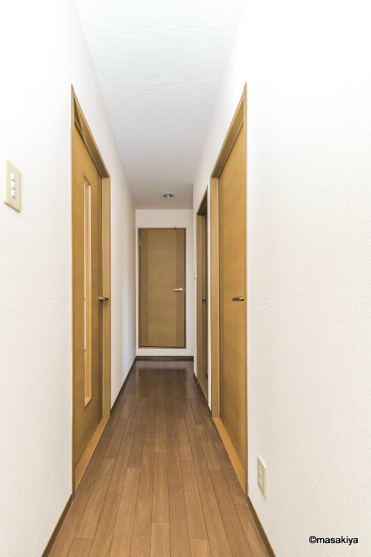 玄関　玄関 写真は同じ建物内の別のお部屋の物です。参考にご覧くださ