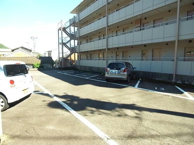 駐車場　駐車場