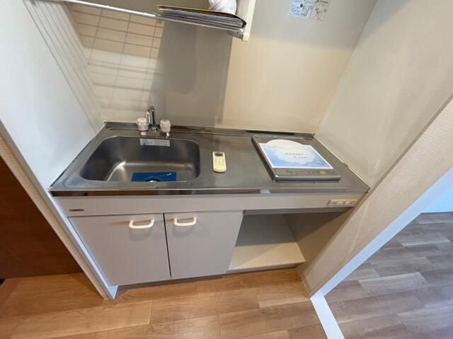 キッチン　※同建物内・別タイプの参考写真です。