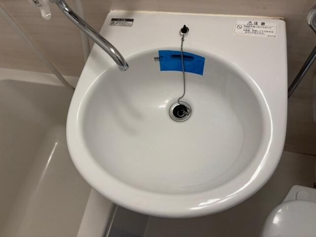 洗面設備　※同建物内・別タイプの参考写真です。