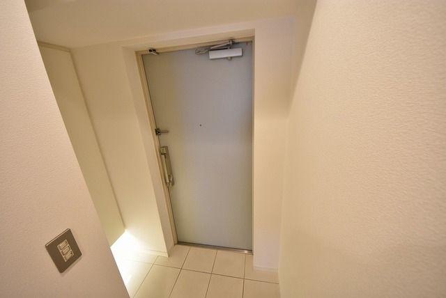 玄関　お問合せは(株)タウンハウジング東京へ