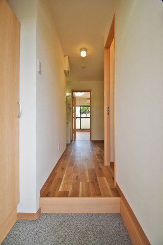 玄関　退去前のため参考写真掲載中