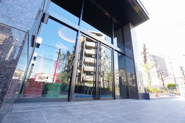 エントランス　落ち着いたエントランスです