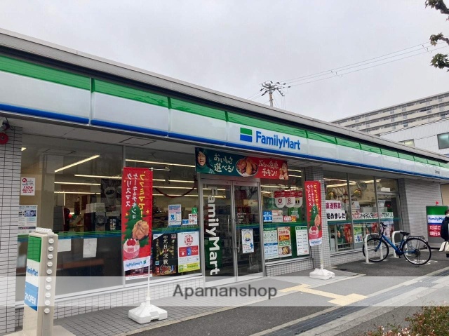 コンビニ　ファミリーマート（コンビニ）まで2004m
