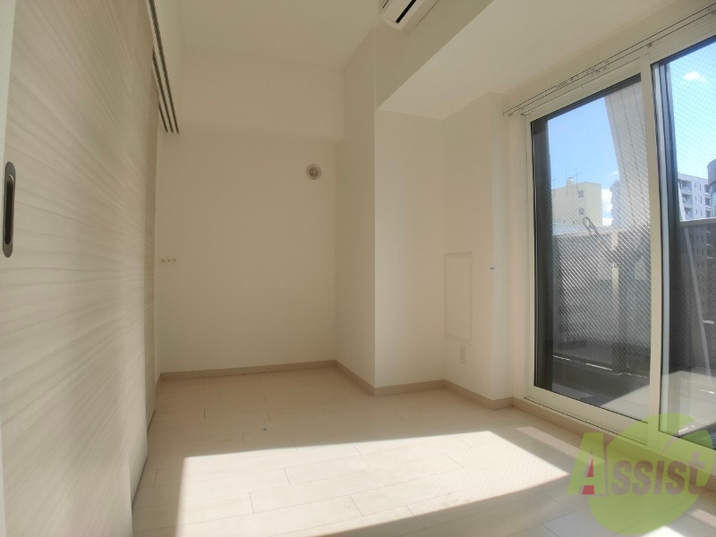 その他部屋・スペース　戸を閉めるとリビングと区切られた寝室にすることができますよ。