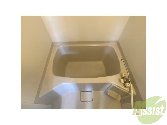 バス・シャワールーム　こちらのお風呂で、一日の疲れを癒してください。