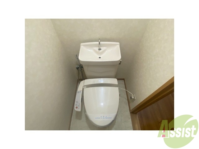 トイレ　トイレは、嬉しいウォシュレット付きです。