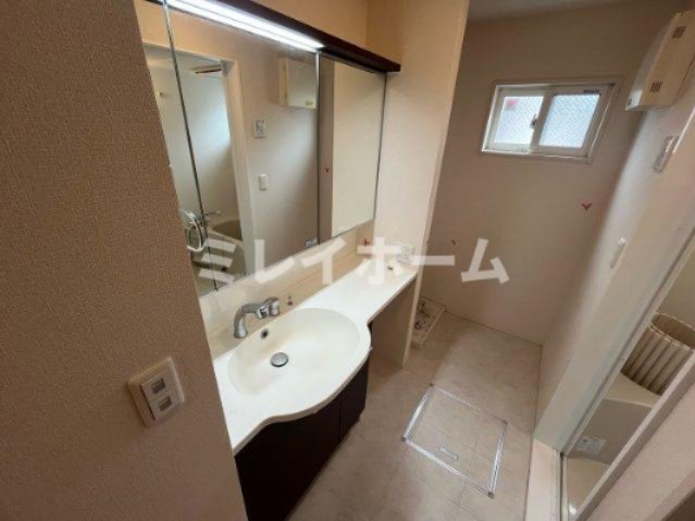 洗面設備　同建物内、別のお部屋の参考写真になります。
