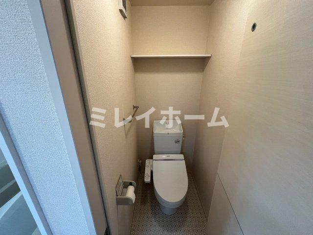 トイレ　同建物内、別のお部屋の参考写真になります。