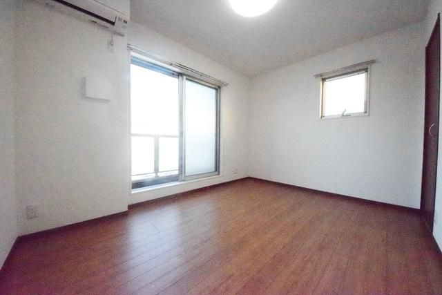 居室・リビング　室内