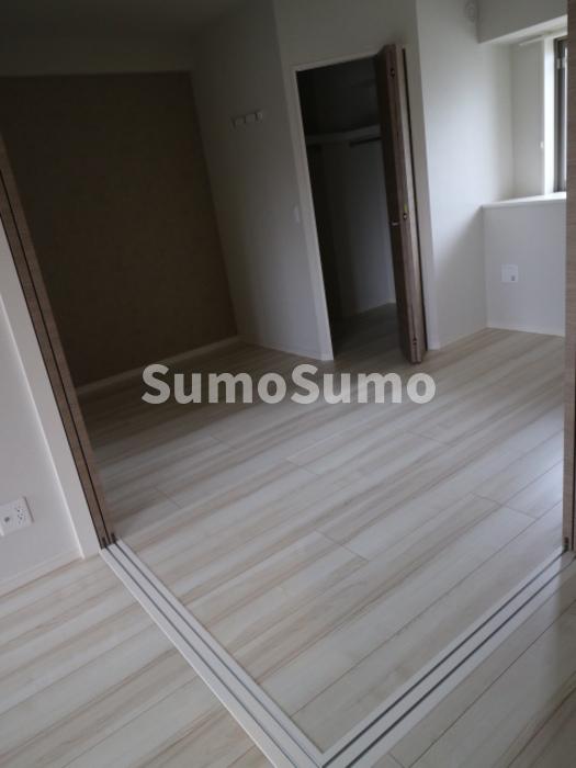 居室・リビング　こちらのリビングで趣味の時間をお楽しみください