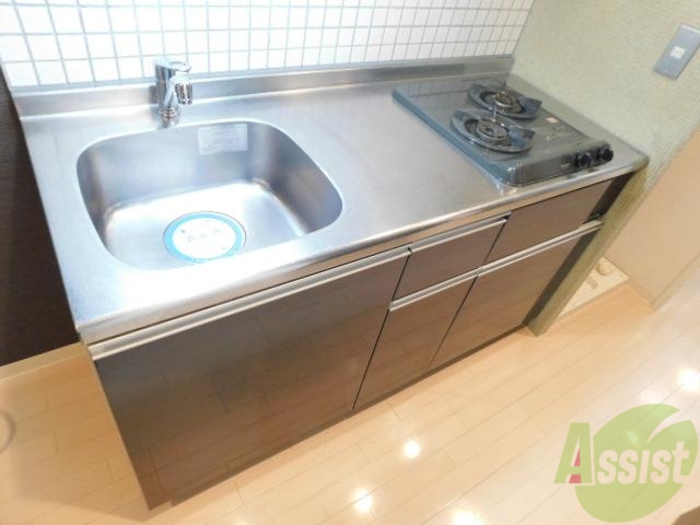 キッチン　２口ガスコンロ付き。一人暮らしなら十分