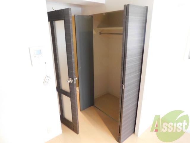 収納　クローゼット開けましたーハンガーポール付きの使いやすい収納