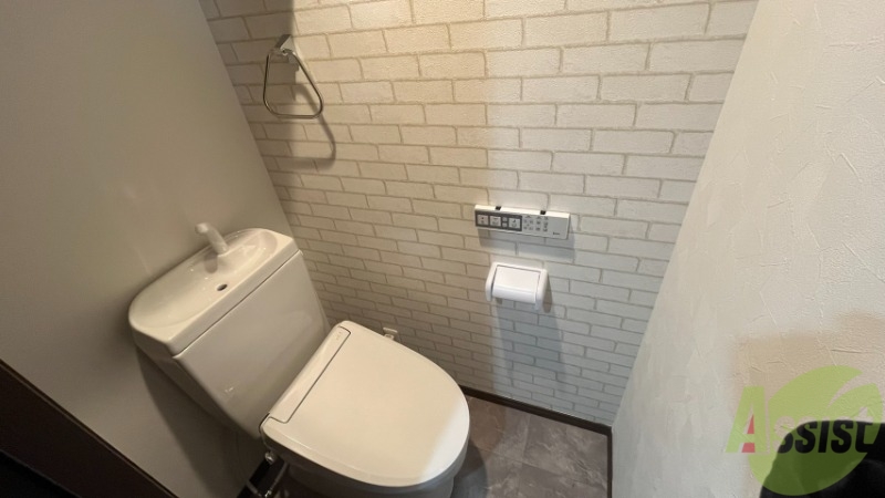 トイレ　トイレを撮影しました。ウォシュレット機能も付いています。