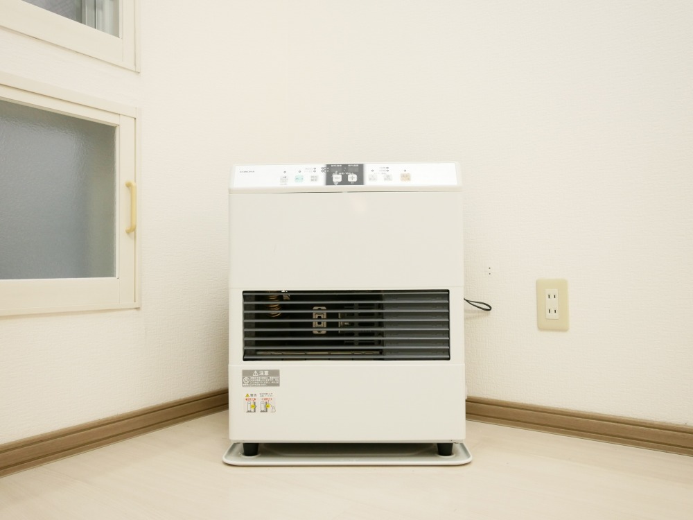 その他設備　経済的な灯油FF暖房です！