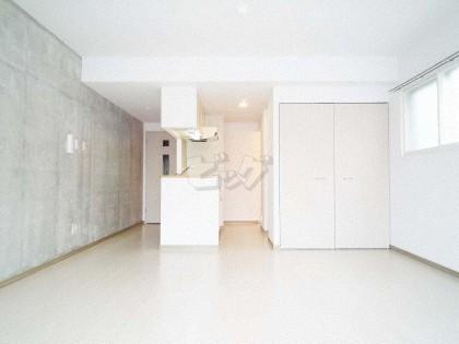 居室・リビング　明るい居間で気持ちまで明るくなりますね！