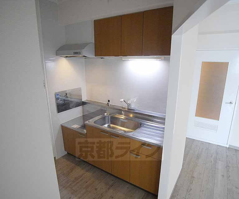 キッチン　モダンで大き目のキッチンです！