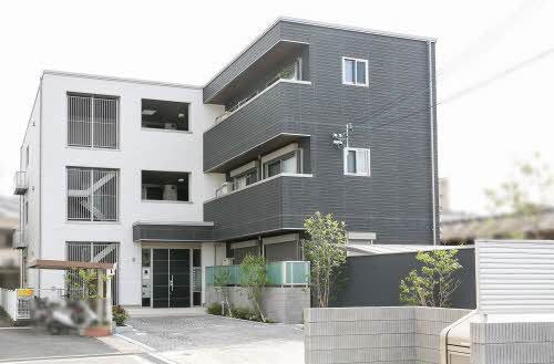 建物外観　積水ハウス施工・重量鉄骨造３階建て