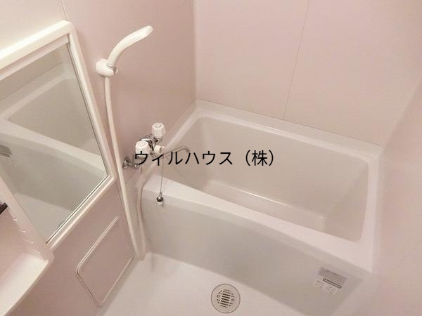 バス・シャワールーム　キレイにリフォームされています！