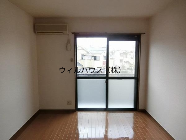 居室・リビング　広々洋室！