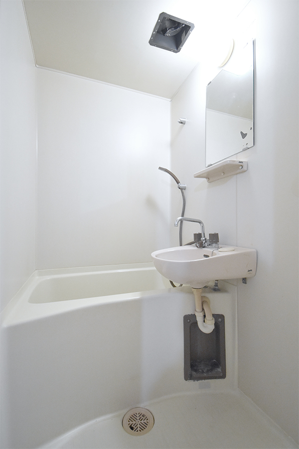 バス・シャワールーム　異なる場合は現況を優先します。