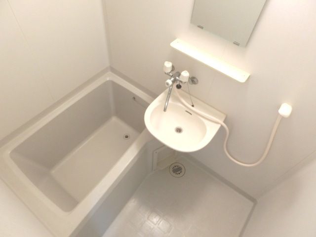 バス・シャワールーム　一日の疲れを癒してくれるバスルームです