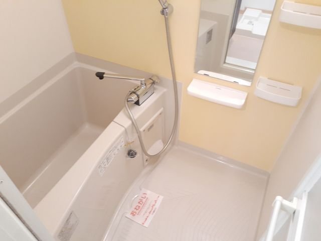 バス・シャワールーム　落ち着いた空間のお風呂です