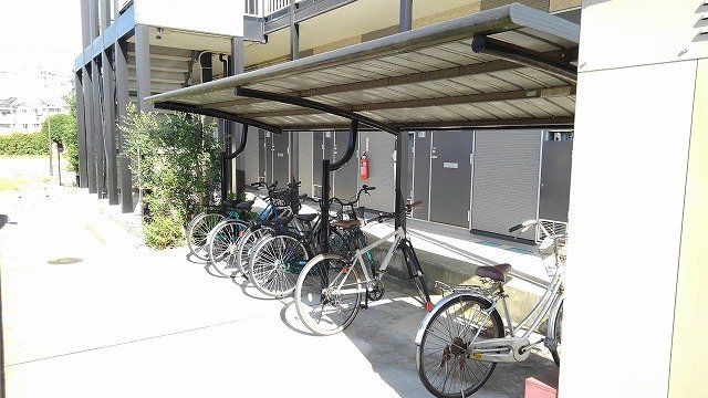 その他　屋根付き駐輪場完備してます！