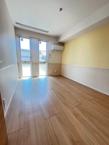 その他部屋・スペース　開放的な寝室です