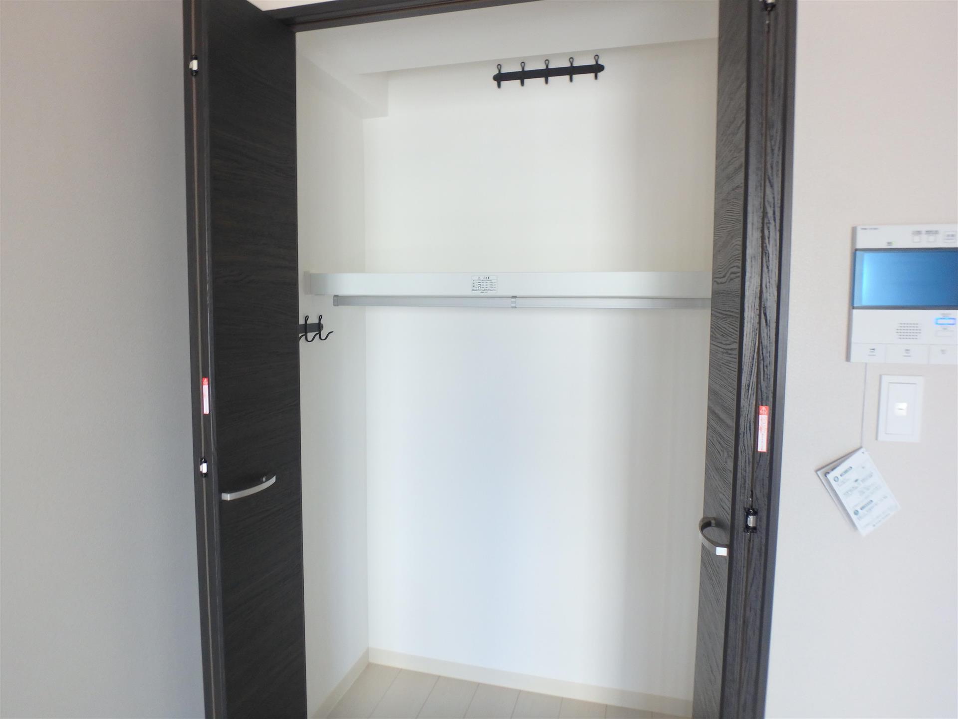 収納　フック付のクローゼットです