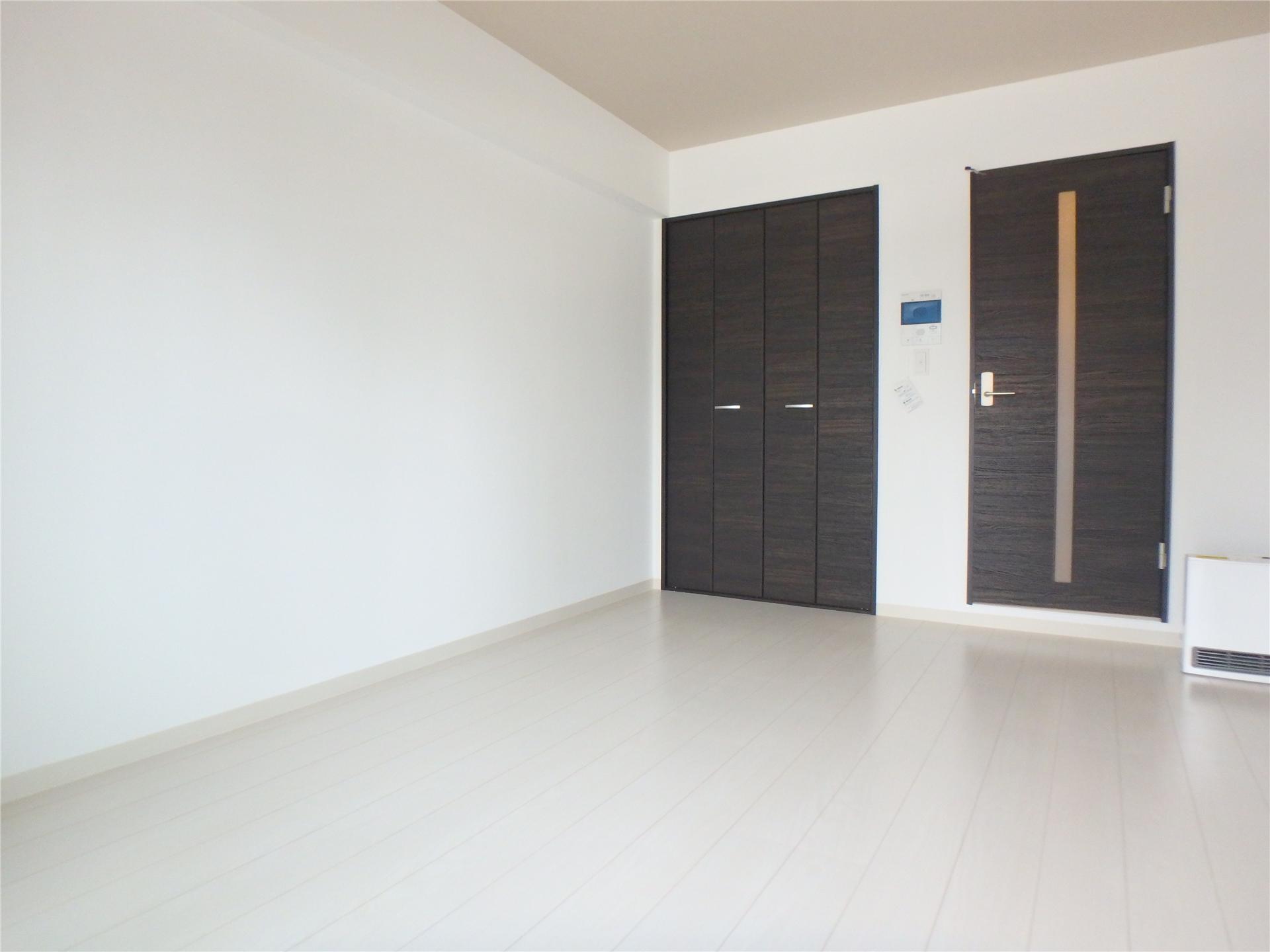 居室・リビング　7.4帖の洋室です