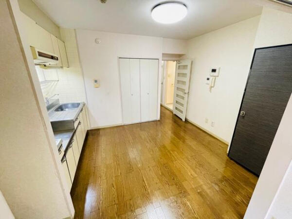 居室・リビング　※別室の写真です。