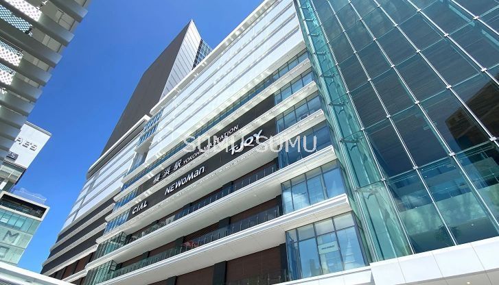 ショッピングセンター　NEWoMan YOKOHAMA（ショッピングセンター）まで820m