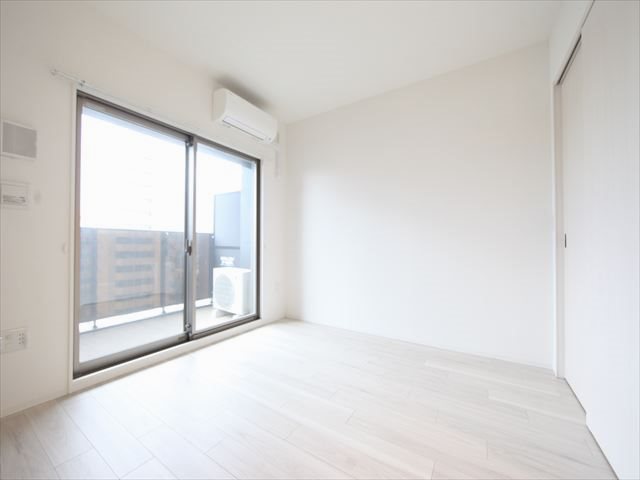 その他部屋・スペース　洋室8.2帖　エアコン完備　バルコニーに面しています