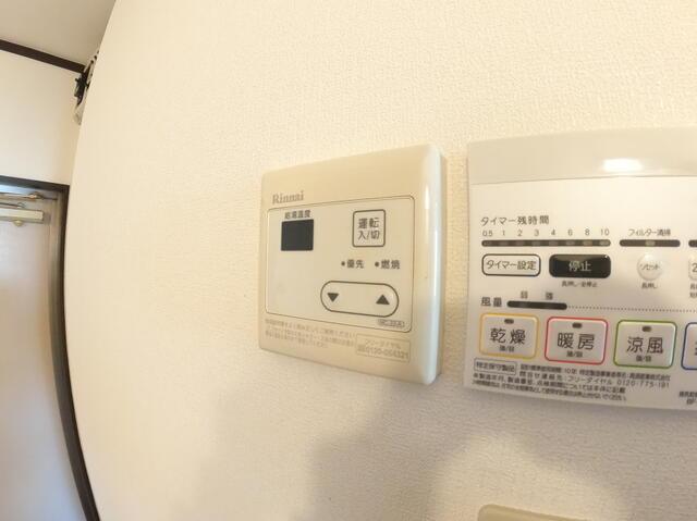 その他設備　湯沸かし器と浴室乾燥機付き