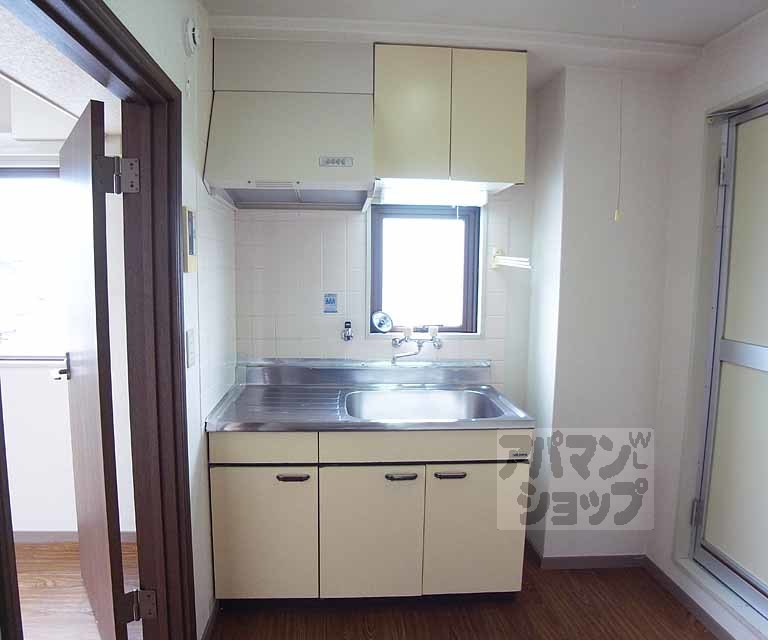 キッチン　換気窓もあります！