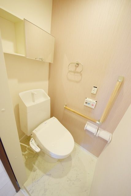 トイレ　★うれしいシャワートイレ完備★