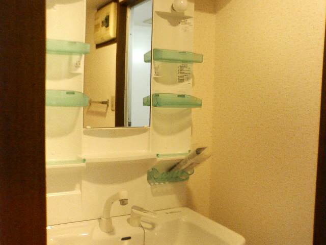 洗面設備　朝の支度にも便利な独立洗面台　※別部屋参考